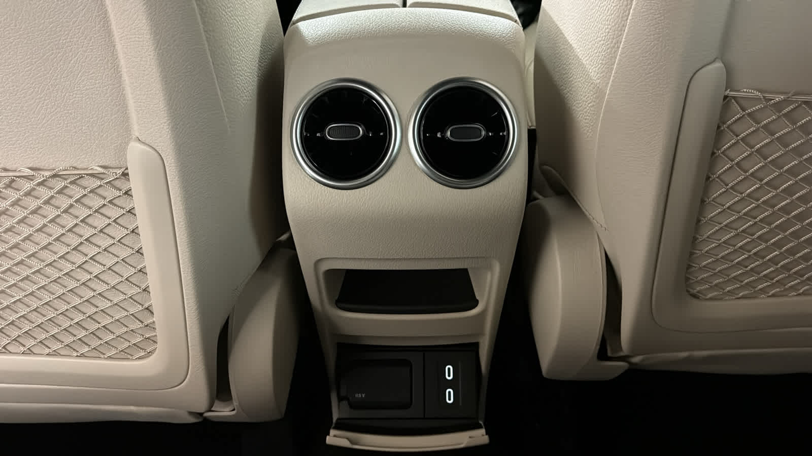 Thumbnail: 2026 Mercedes-Benz GLB - 31