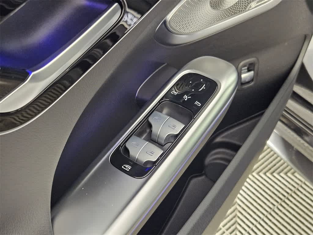 Thumbnail: 2025 Mercedes-Benz C-Class - 17