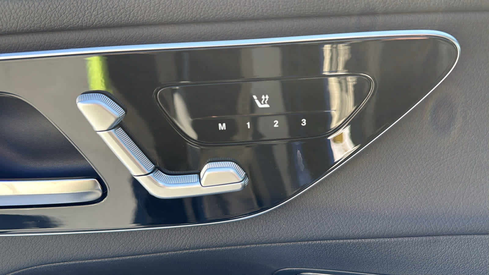 Thumbnail: 2026 Mercedes-Benz GLC - 17