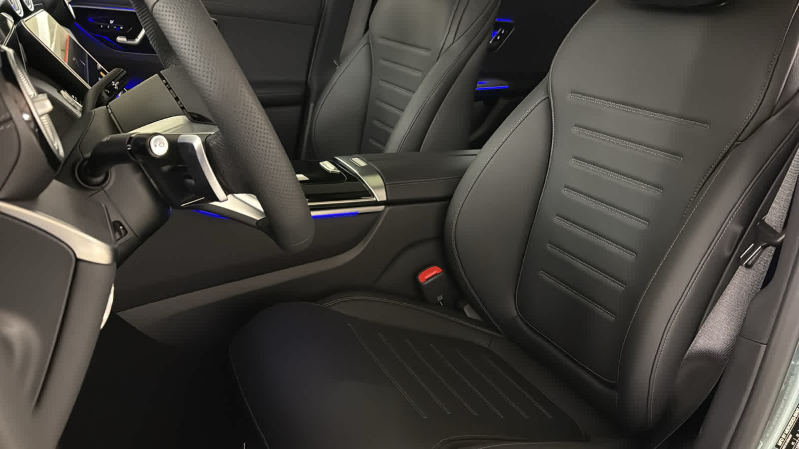 Thumbnail: 2026 Mercedes-Benz GLC - 27