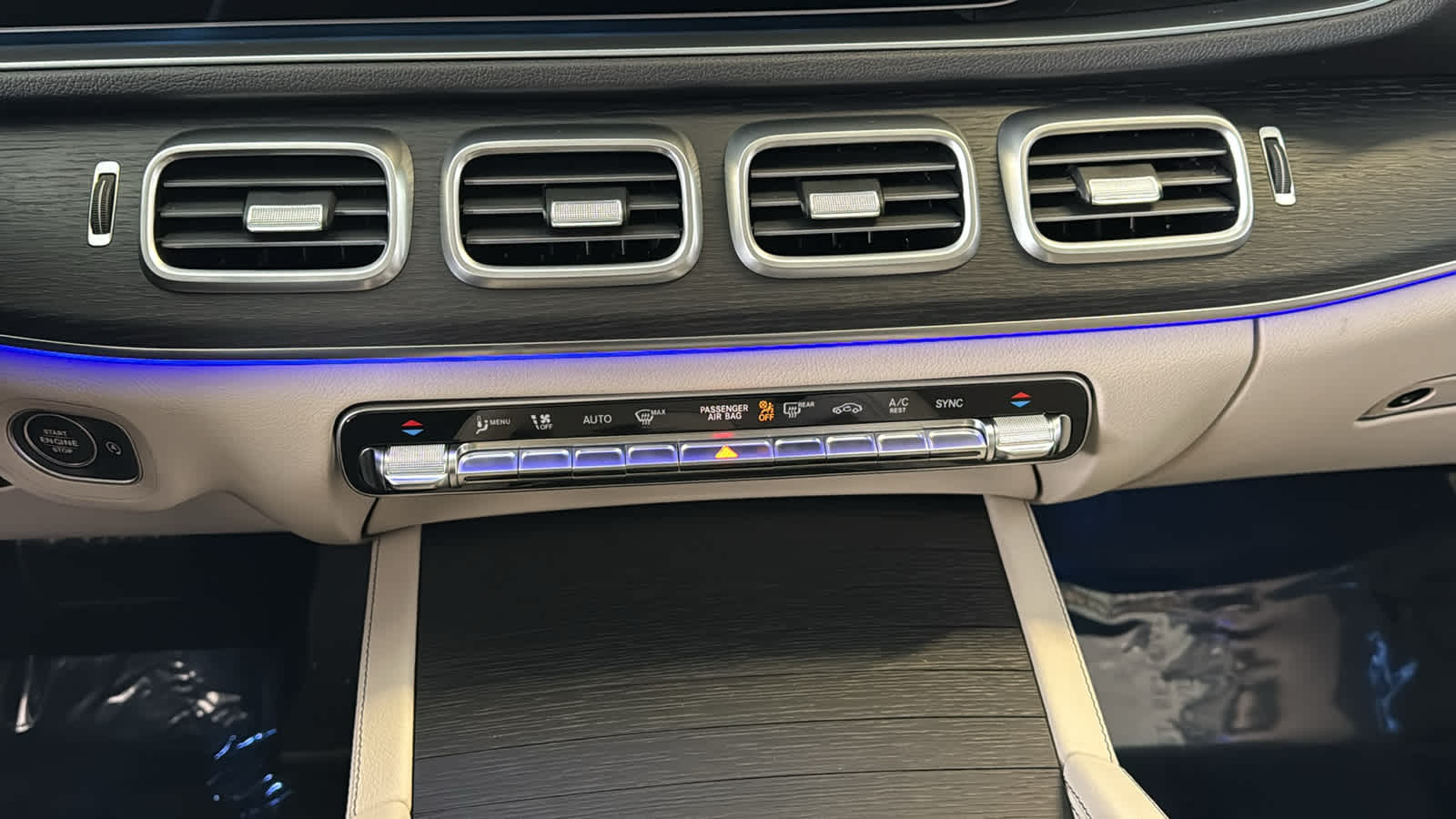 Thumbnail: 2026 Mercedes-Benz GLE - 24