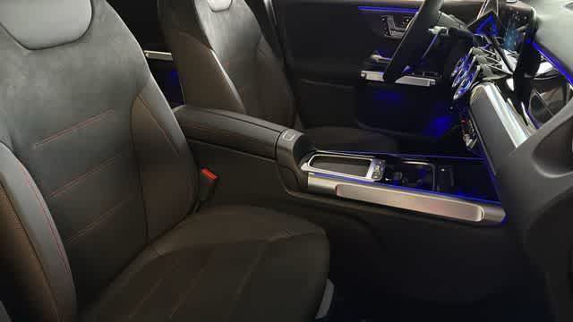 Thumbnail: 2026 Mercedes-Benz GLB - 35