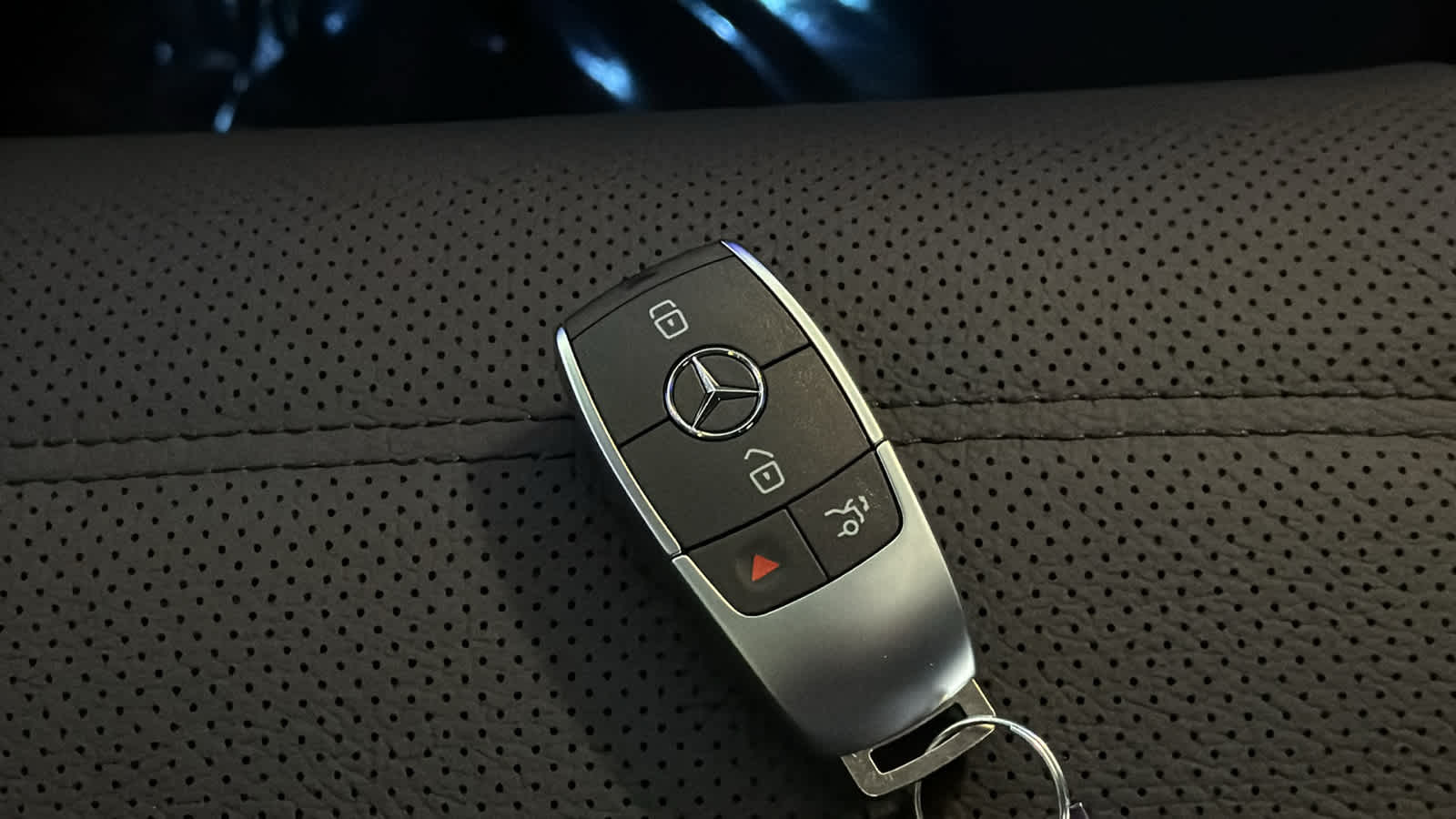 Thumbnail: 2026 Mercedes-Benz GLE - 38