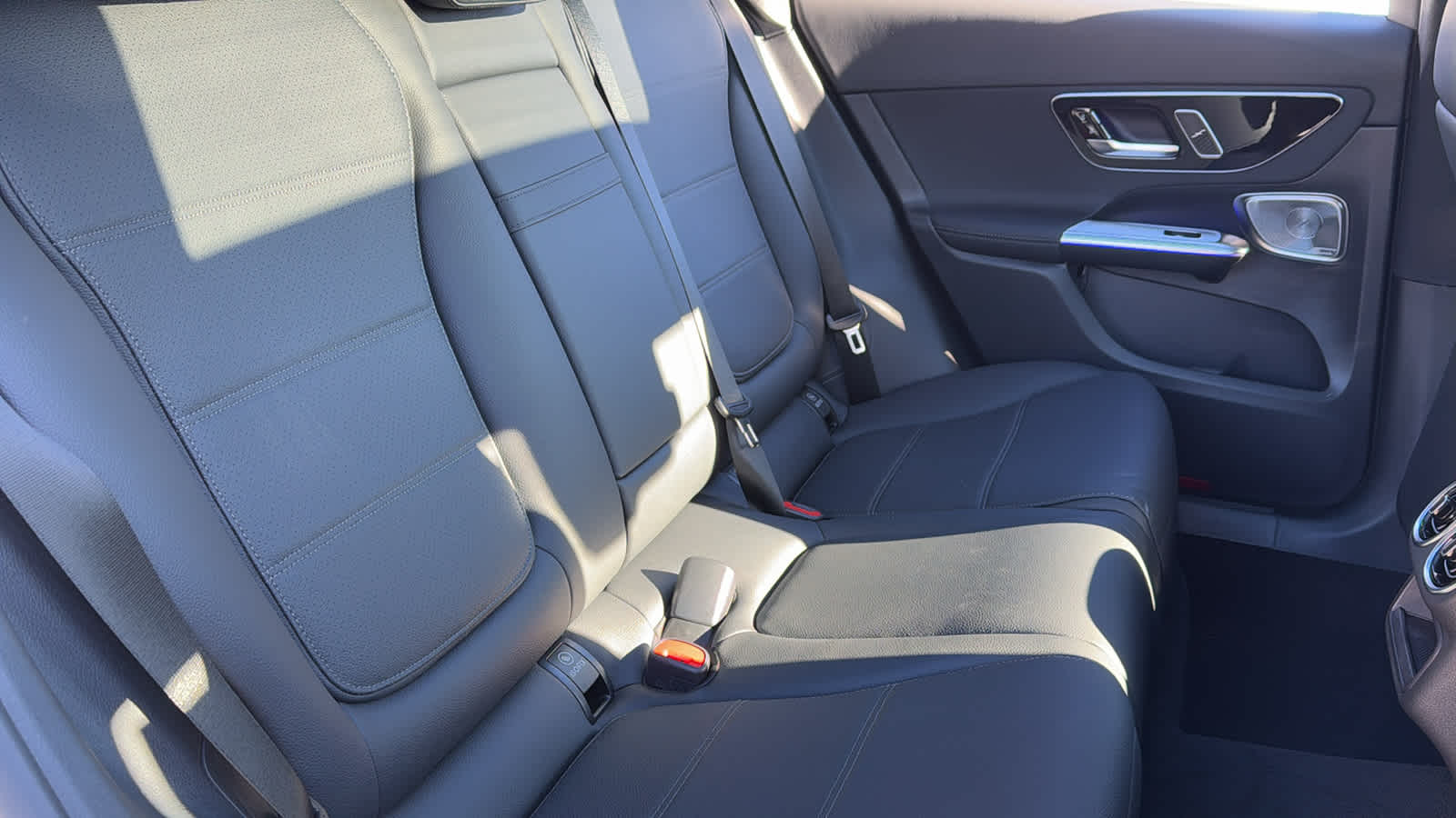 Thumbnail: 2026 Mercedes-Benz GLC - 34