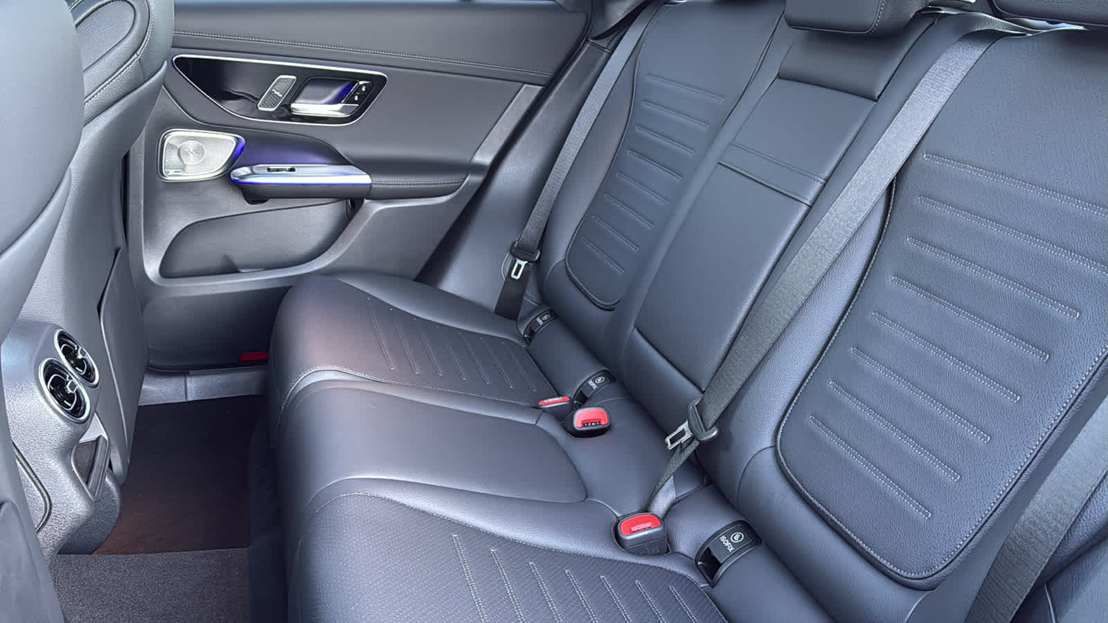 Thumbnail: 2026 Mercedes-Benz GLC - 31