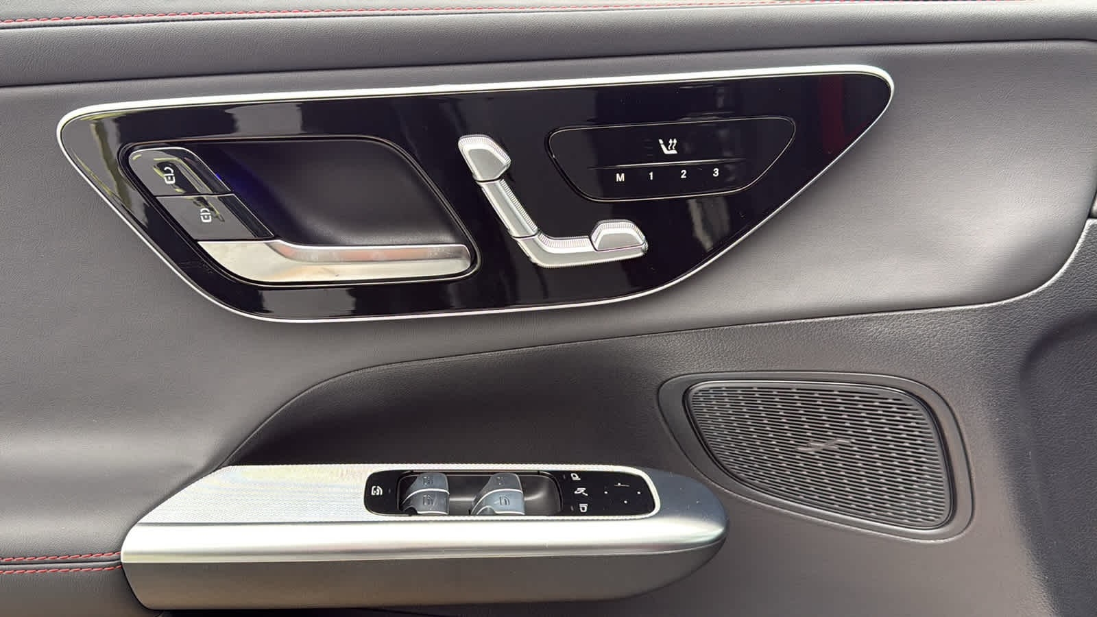 Thumbnail: 2026 Mercedes-Benz GLC - 18