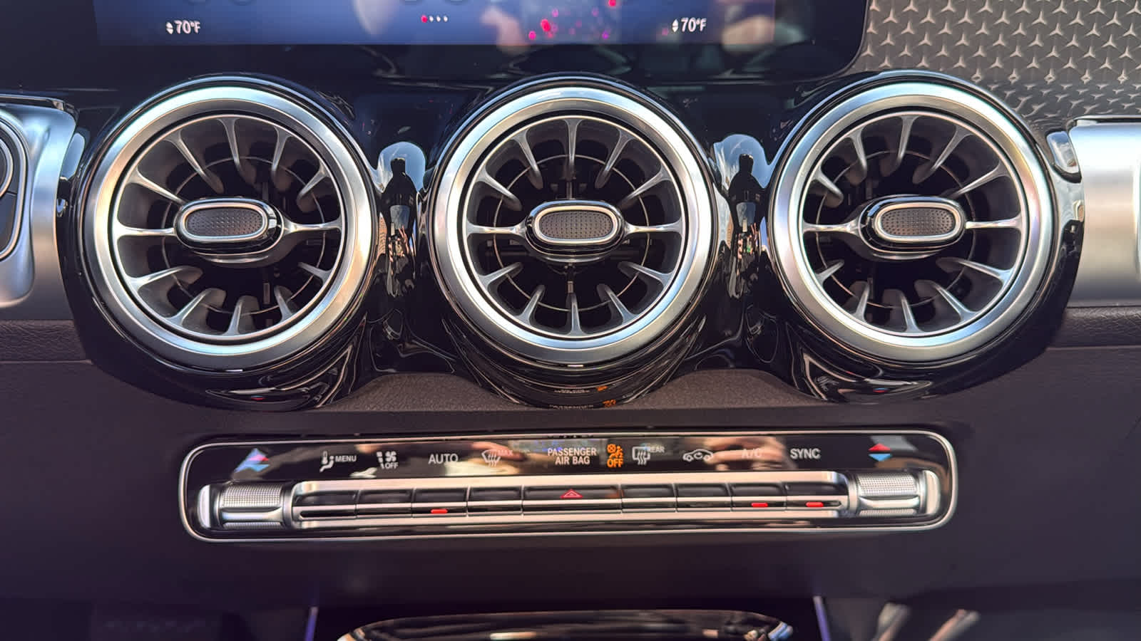 Thumbnail: 2025 Mercedes-Benz GLB - 28