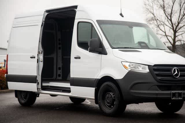 Thumbnail: 2025 Mercedes-Benz Sprinter - 8