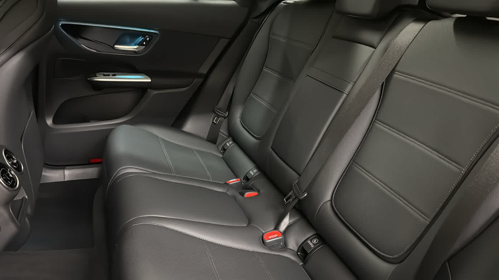 Thumbnail: 2026 Mercedes-Benz GLC - 32