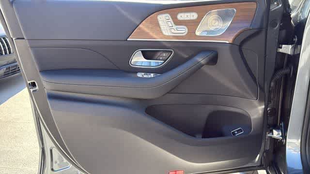 Thumbnail: 2025 Mercedes-Benz GLE - 14