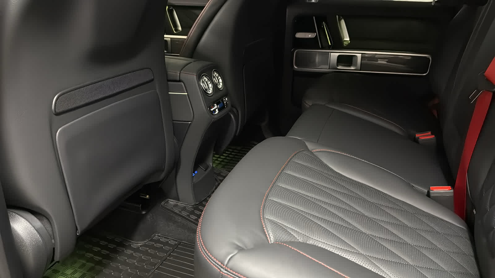 Thumbnail: 2026 Mercedes-Benz G-Class - 32