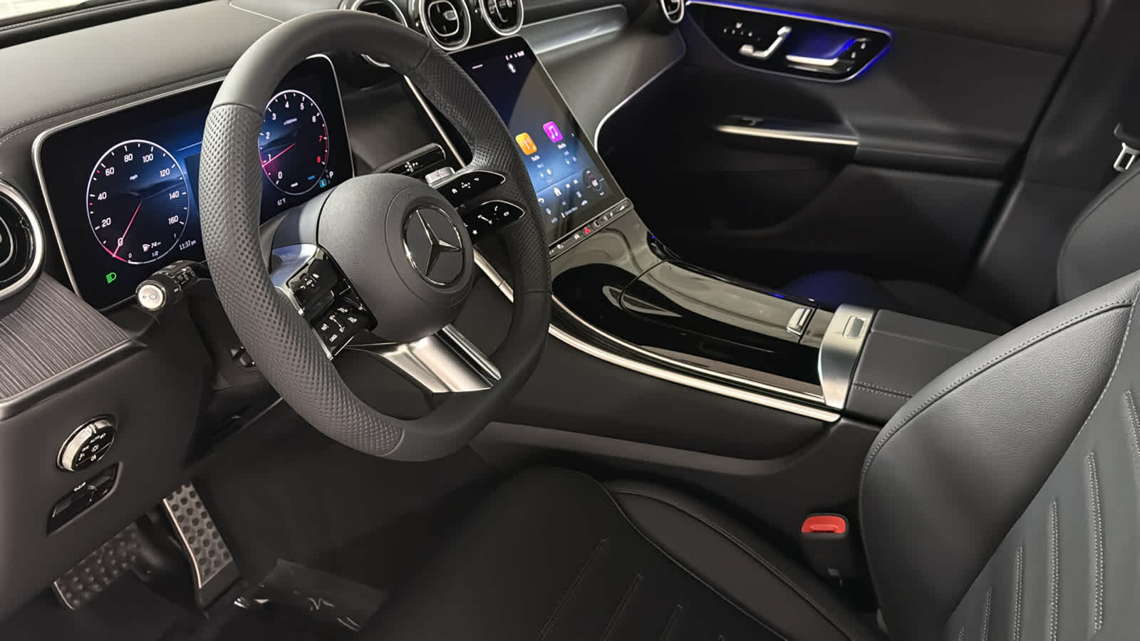 Thumbnail: 2026 Mercedes-Benz GLC - 28