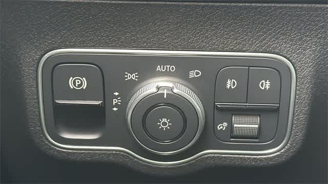 Thumbnail: 2025 Mercedes-Benz GLB - 18