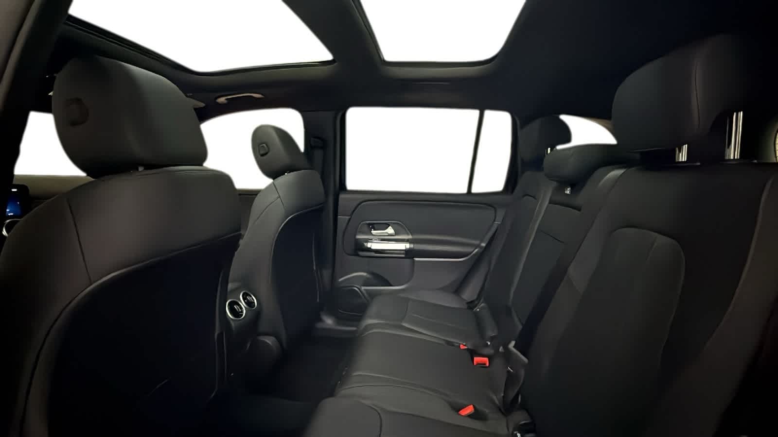 Thumbnail: 2026 Mercedes-Benz GLB - 6