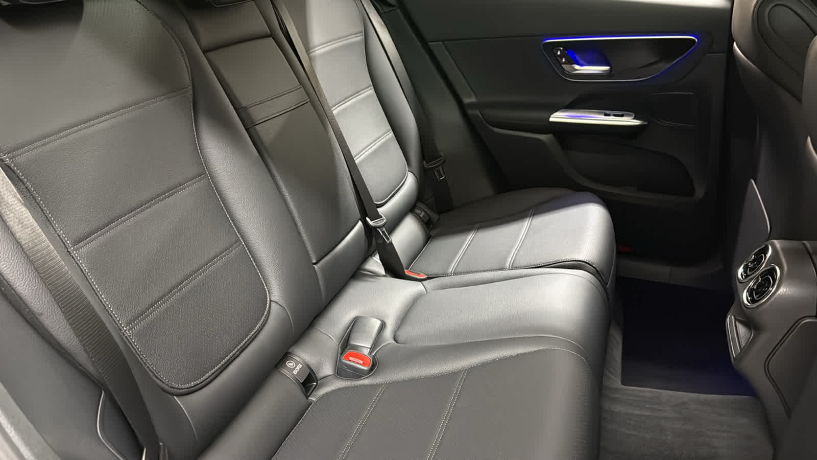 Thumbnail: 2026 Mercedes-Benz GLC - 35