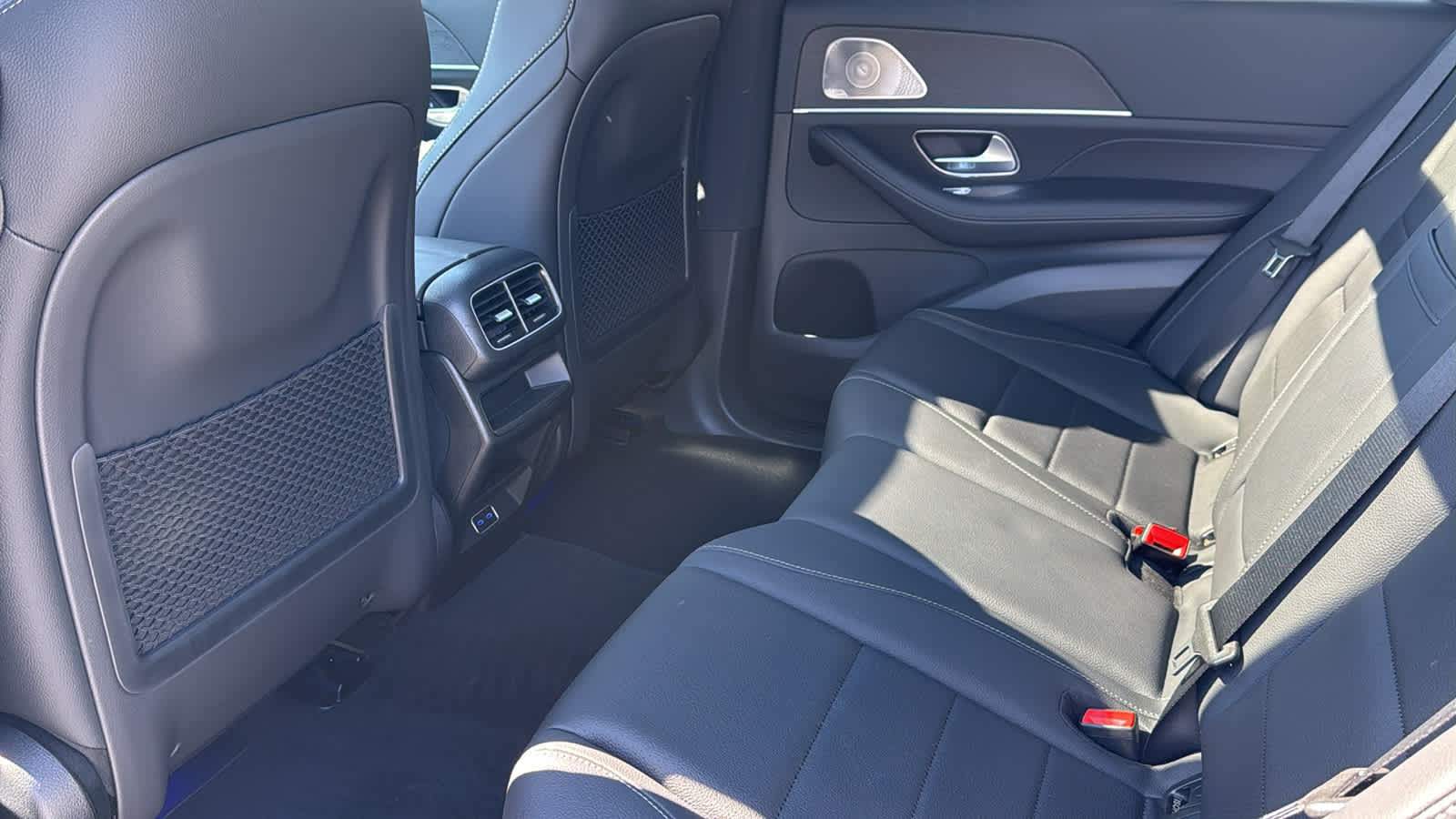 Thumbnail: 2026 Mercedes-Benz GLE - 31