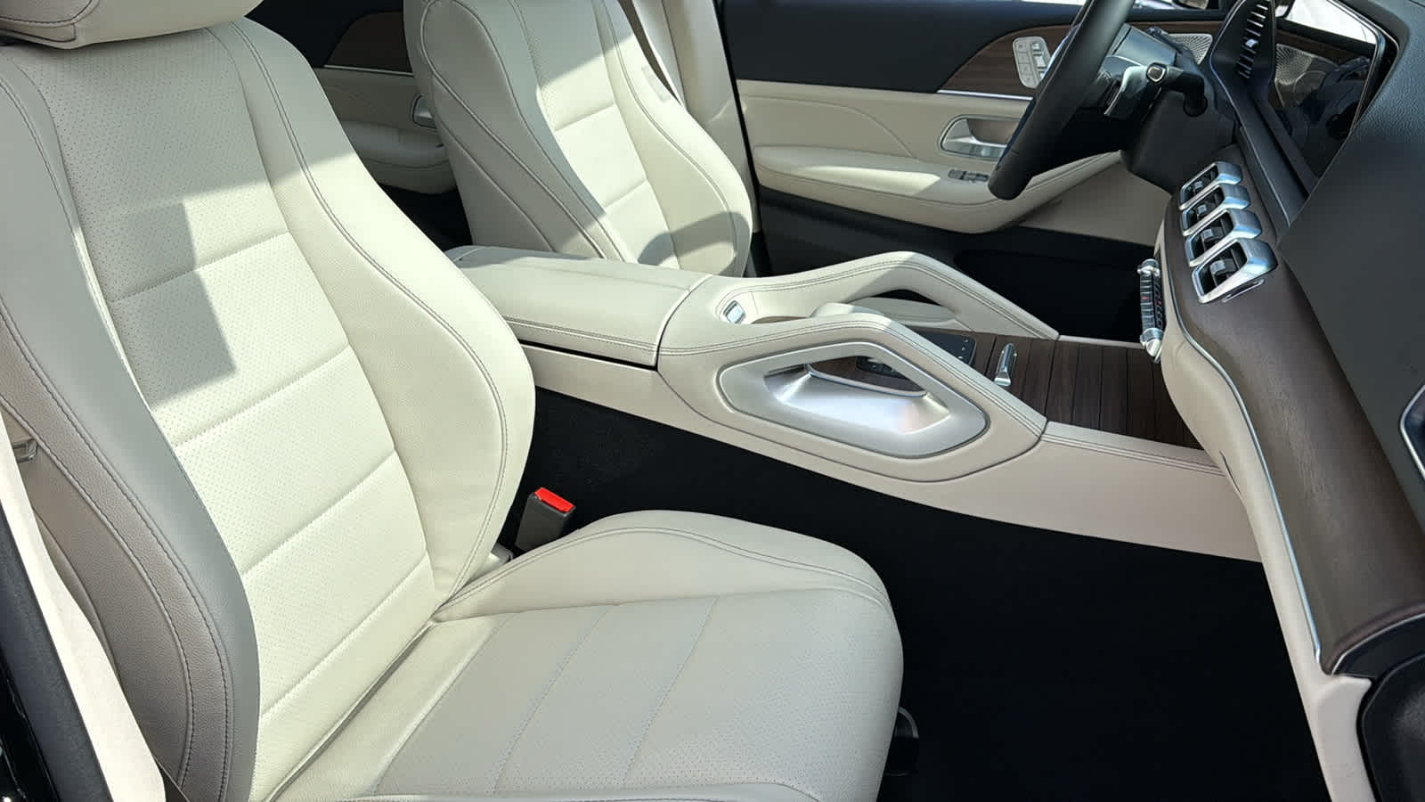 Thumbnail: 2026 Mercedes-Benz GLE - 37