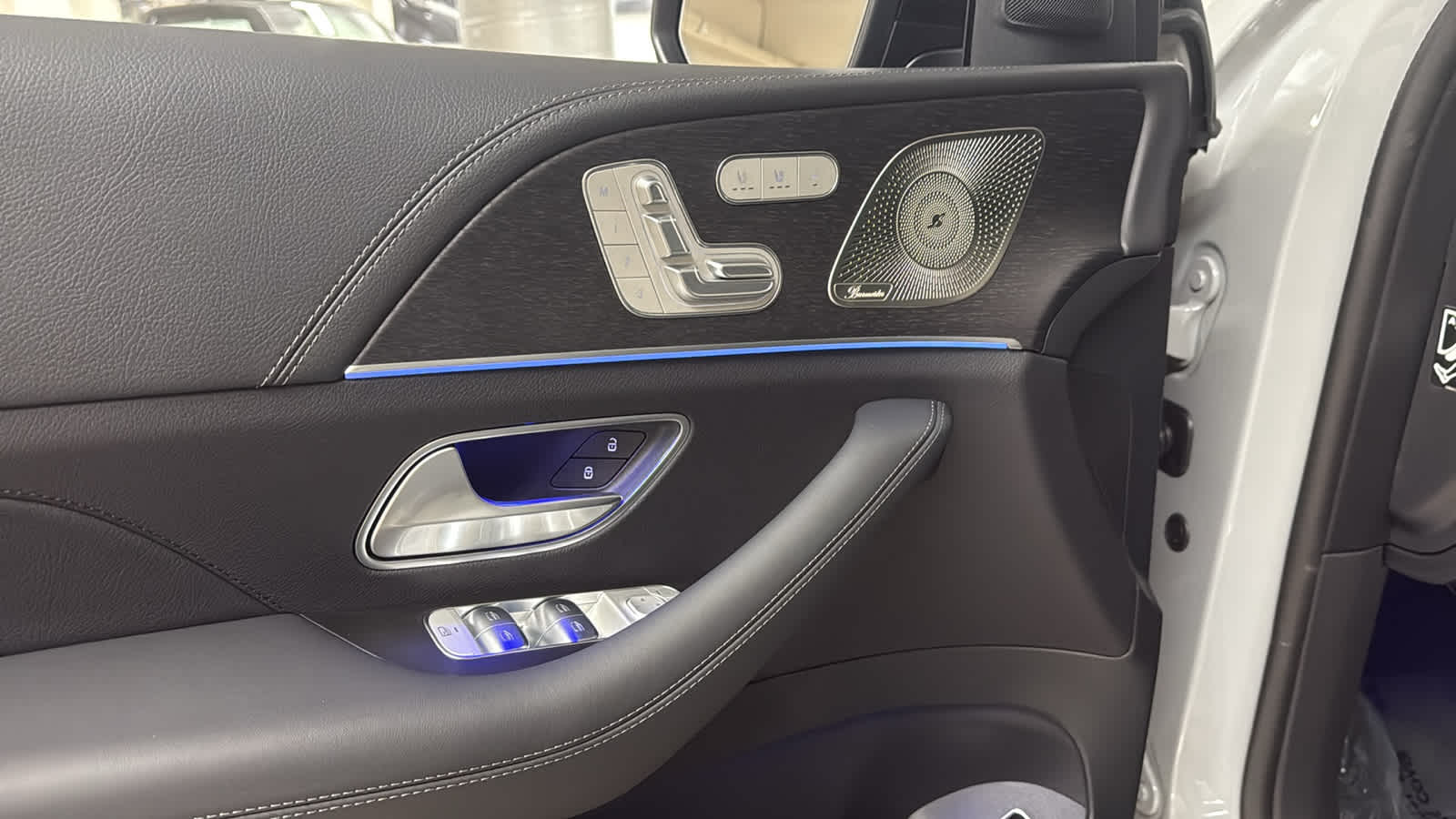 Thumbnail: 2026 Mercedes-Benz GLE - 14