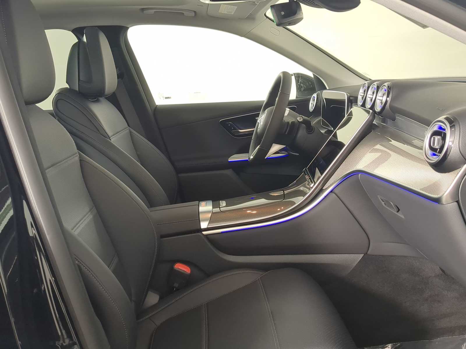 Thumbnail: 2026 Mercedes-Benz GLC - 23