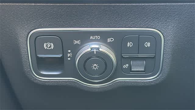 Thumbnail: 2025 Mercedes-Benz GLB - 7