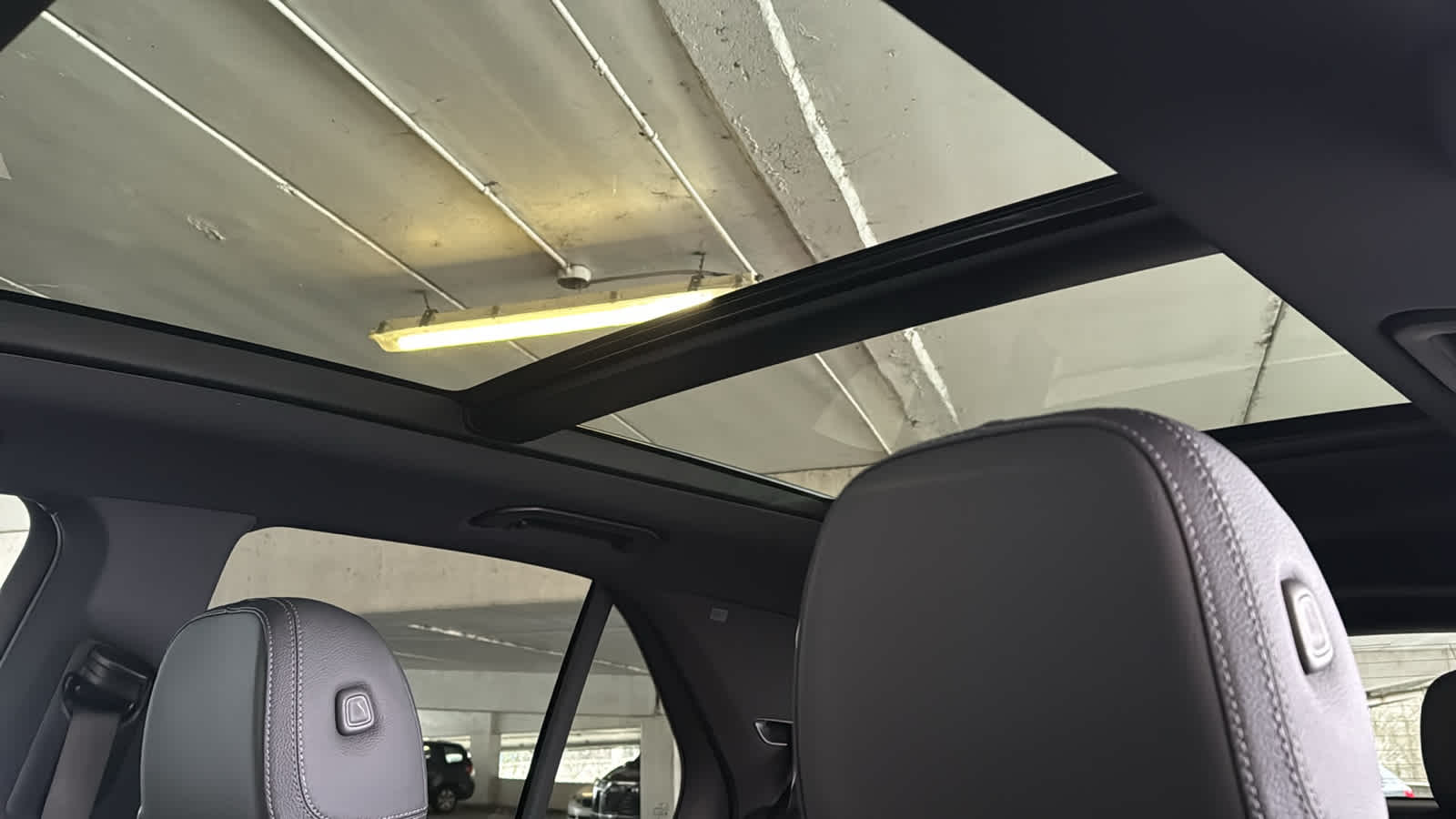 Thumbnail: 2026 Mercedes-Benz GLE - 27