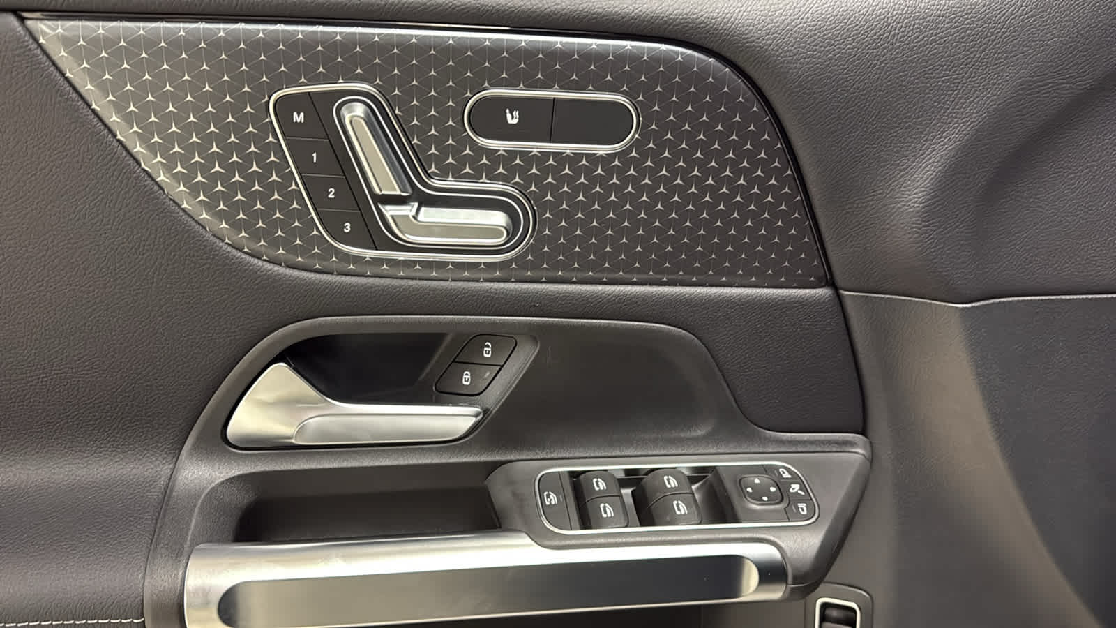 Thumbnail: 2026 Mercedes-Benz GLB - 18