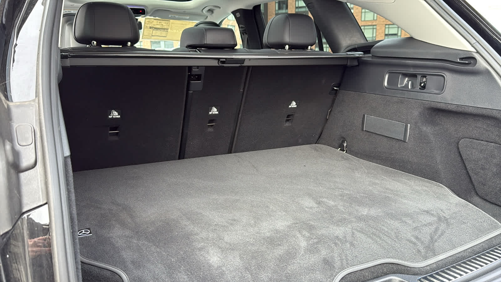 Thumbnail: 2025 Mercedes-Benz GLC - 30