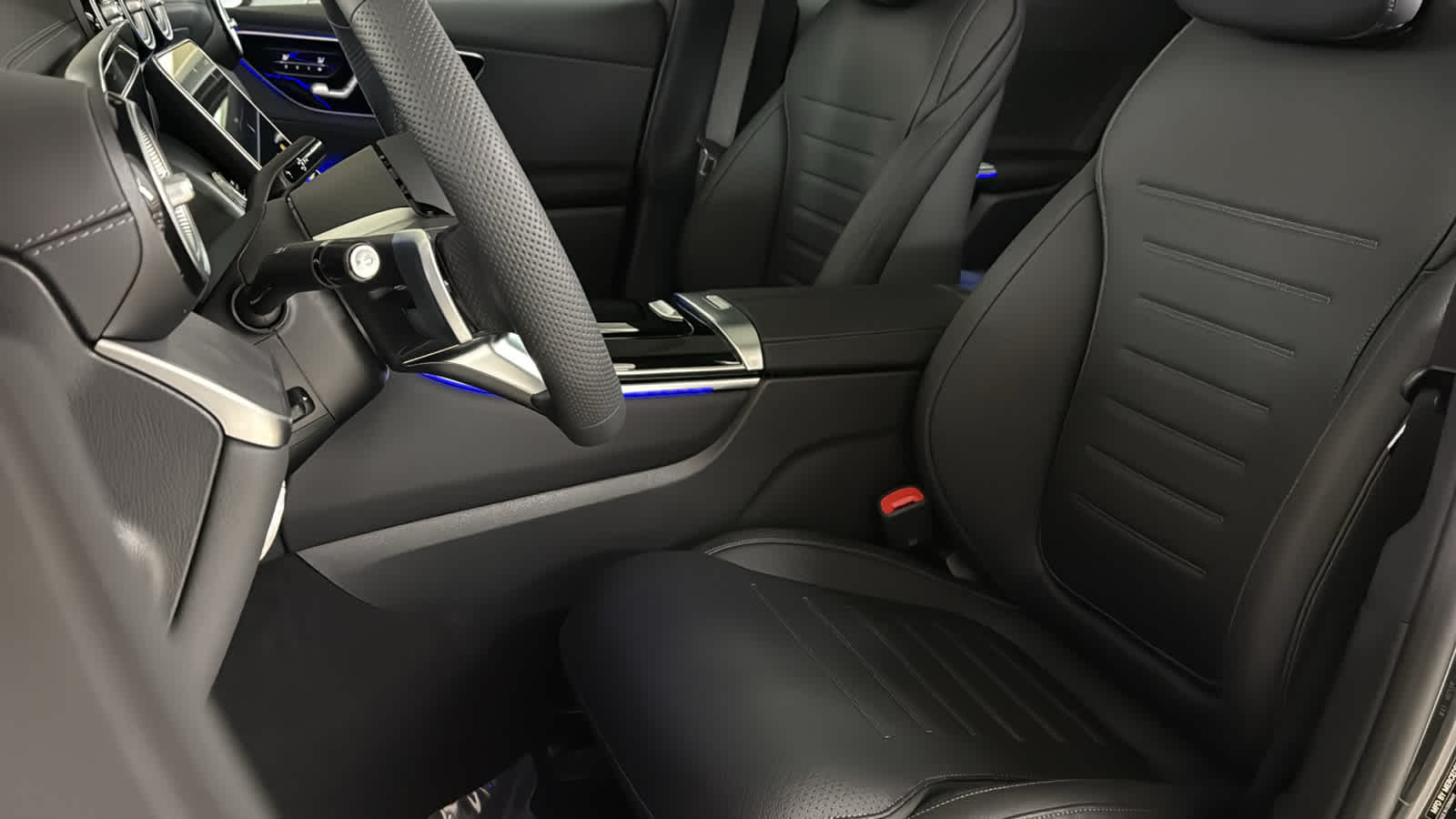 Thumbnail: 2026 Mercedes-Benz GLC - 28