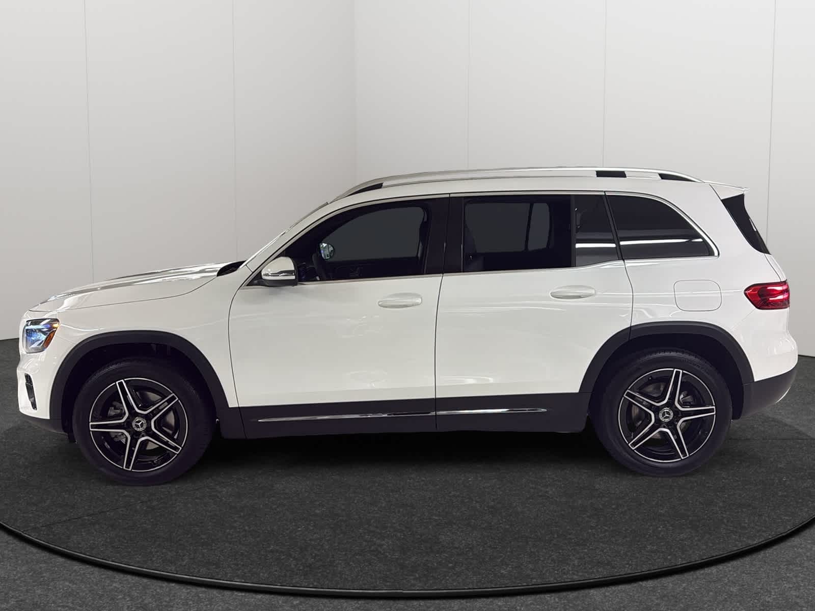 Thumbnail: 2026 Mercedes-Benz GLB - 3