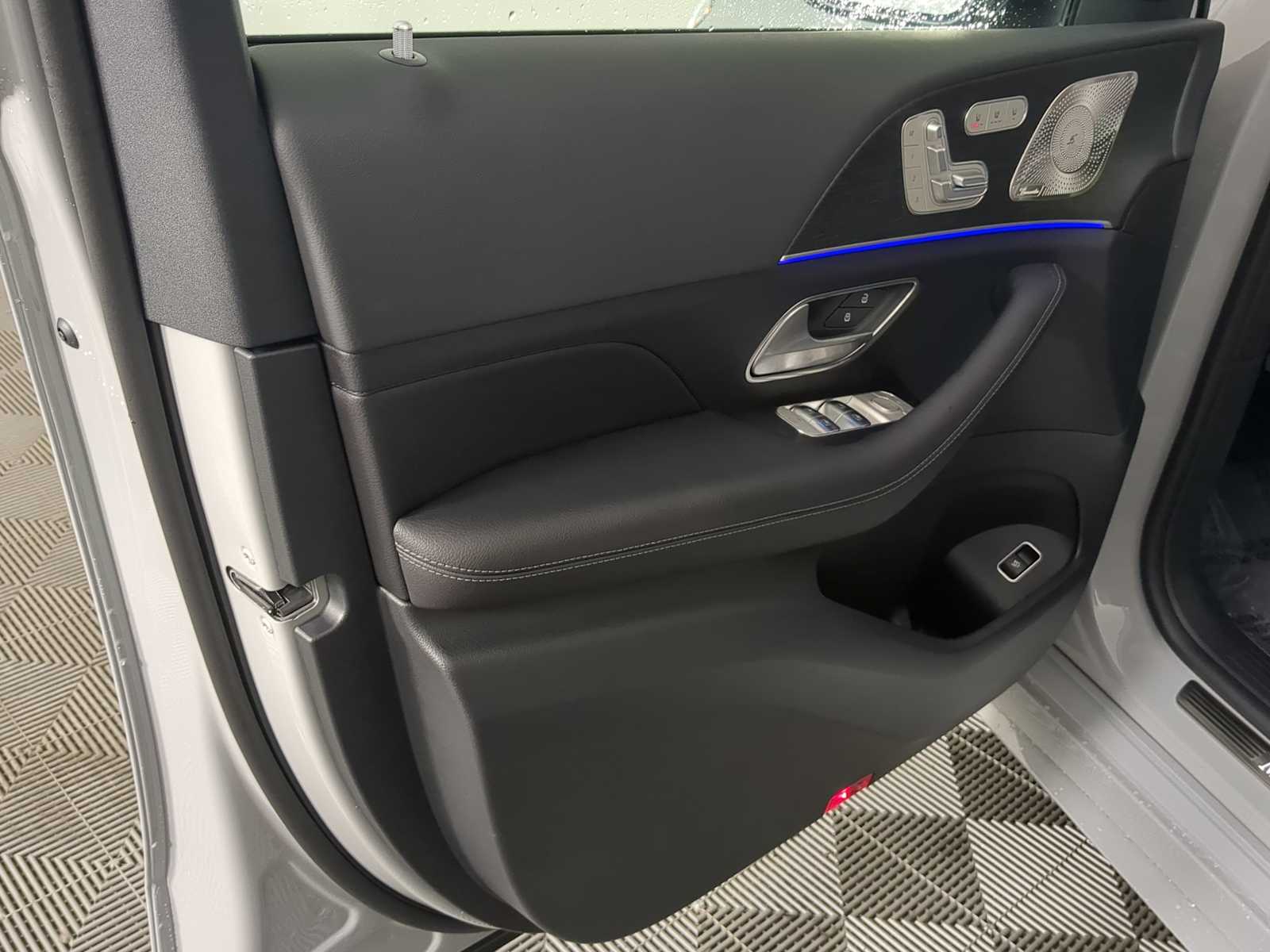 Thumbnail: 2026 Mercedes-Benz GLE - 16