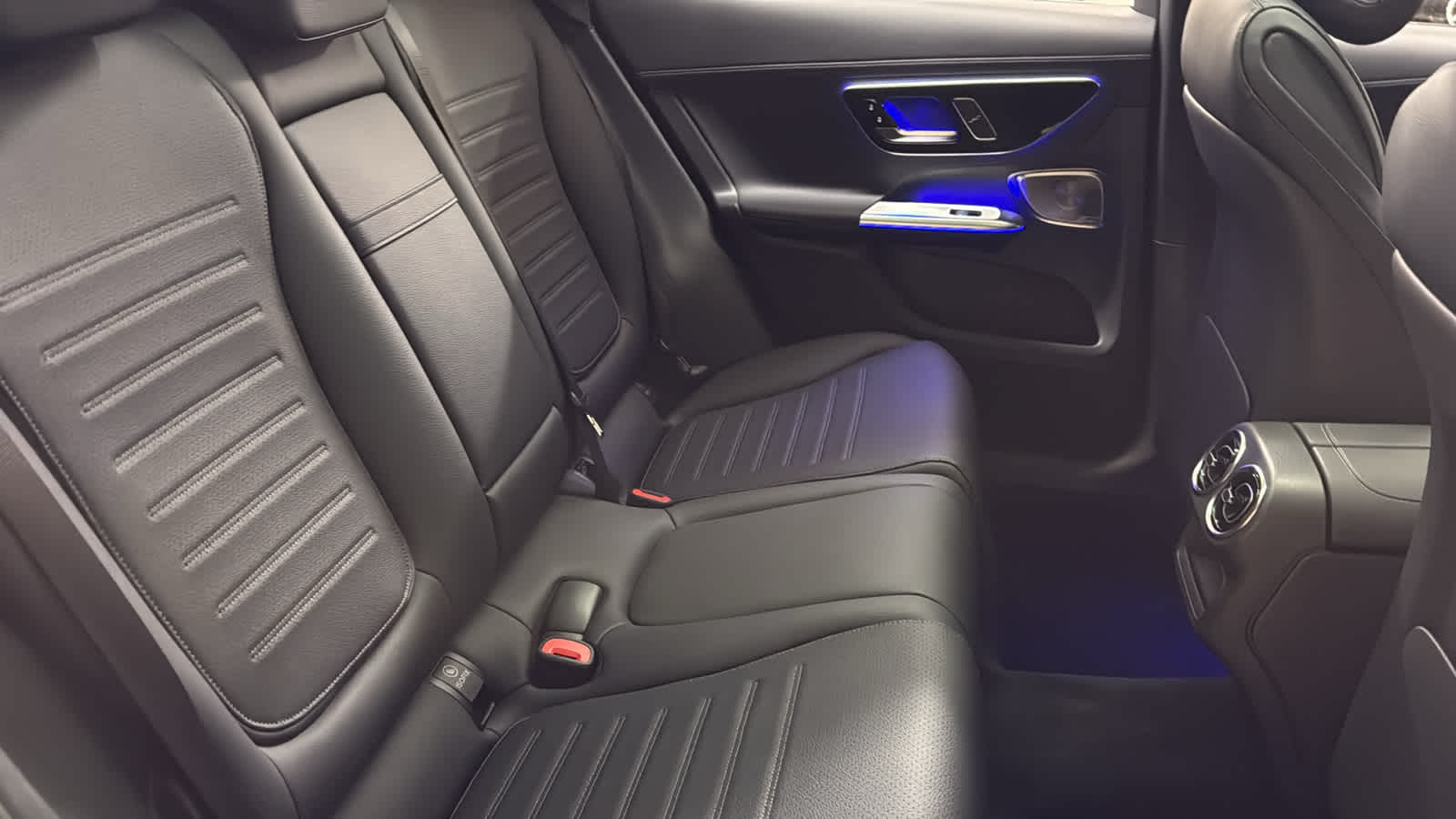 Thumbnail: 2023 Mercedes-Benz GLC - 34