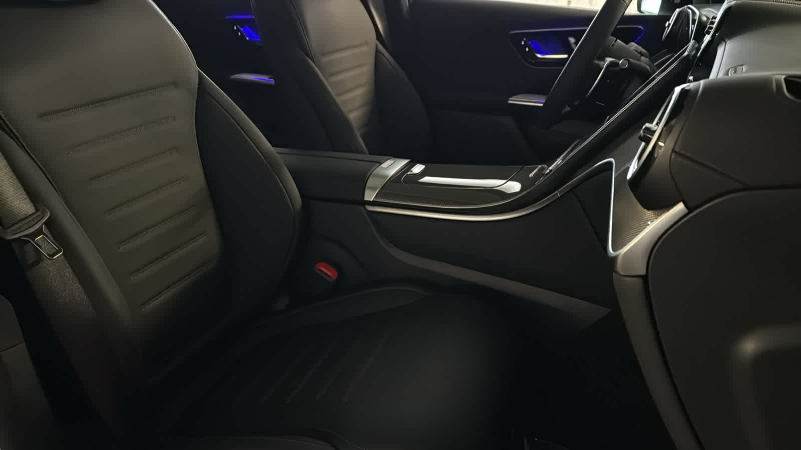 Thumbnail: 2026 Mercedes-Benz GLC - 36