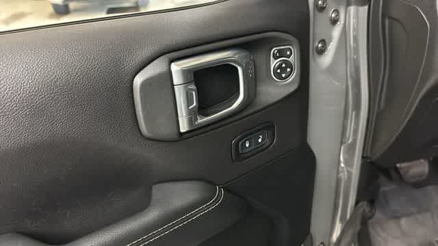 Thumbnail: 2021 Jeep Gladiator - 12
