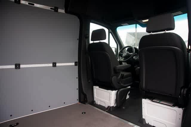 Thumbnail: 2025 Mercedes-Benz Sprinter - 39