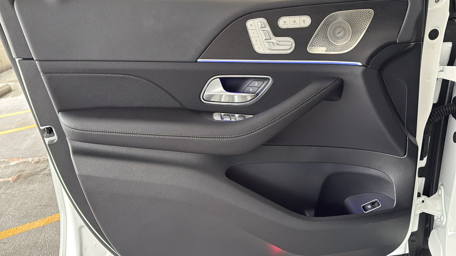 Thumbnail: 2026 Mercedes-Benz GLE - 15