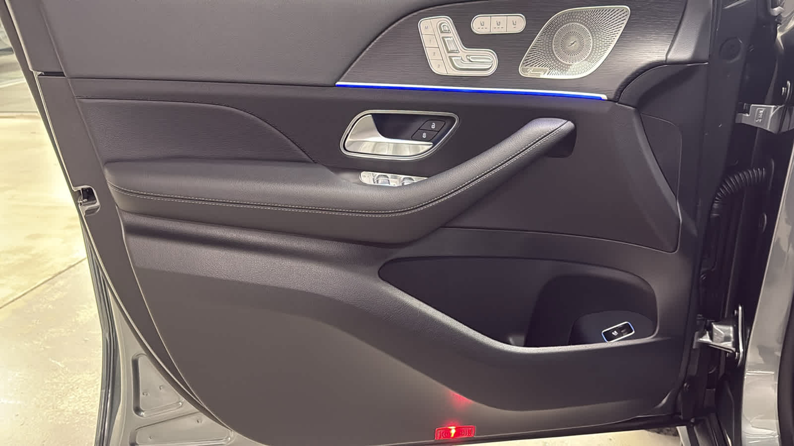 Thumbnail: 2026 Mercedes-Benz GLE - 15