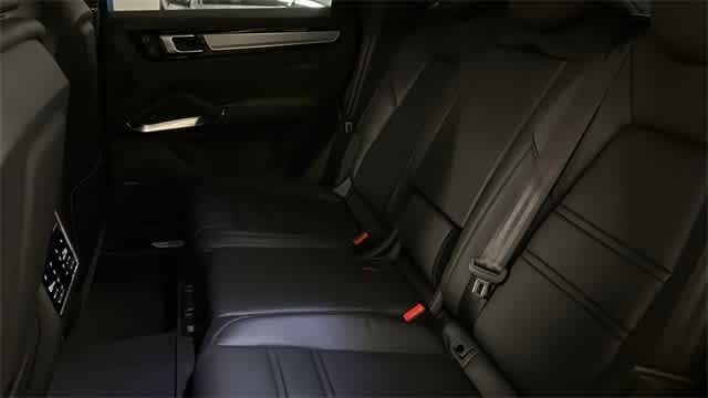 Thumbnail: 2023 Porsche Cayenne - 29