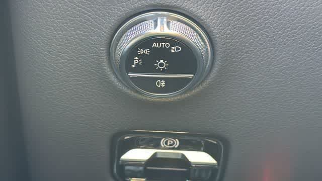 Thumbnail: 2025 Mercedes-Benz GLC - 17