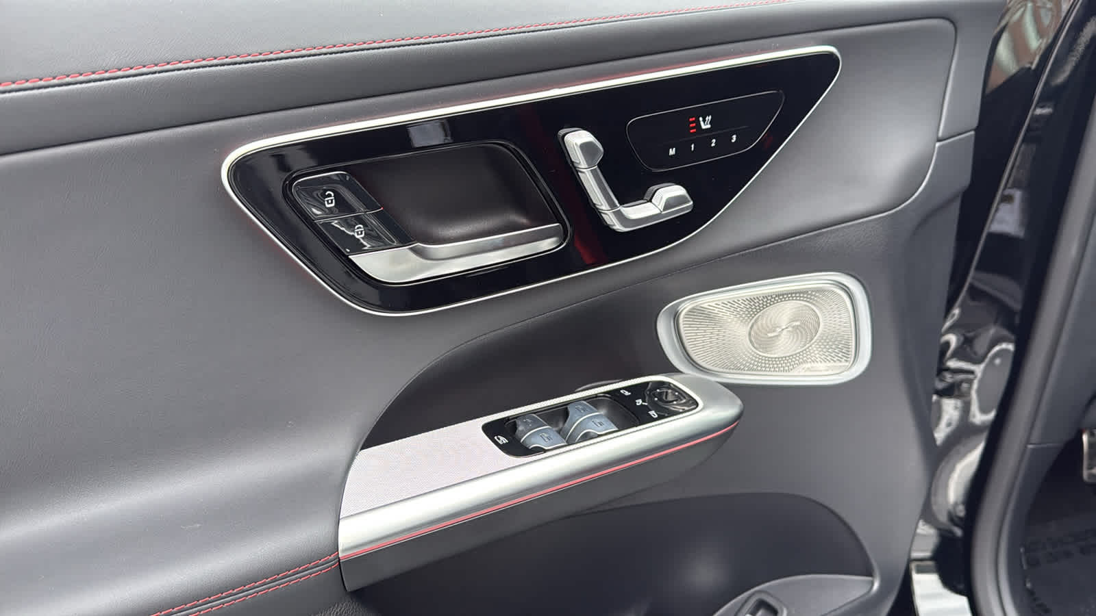 Thumbnail: 2026 Mercedes-Benz GLC - 15