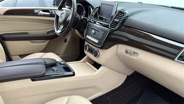 Thumbnail: 2017 Mercedes-Benz GLE - 33