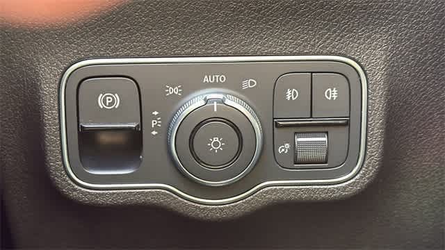 Thumbnail: 2021 Mercedes-Benz GLB - 35