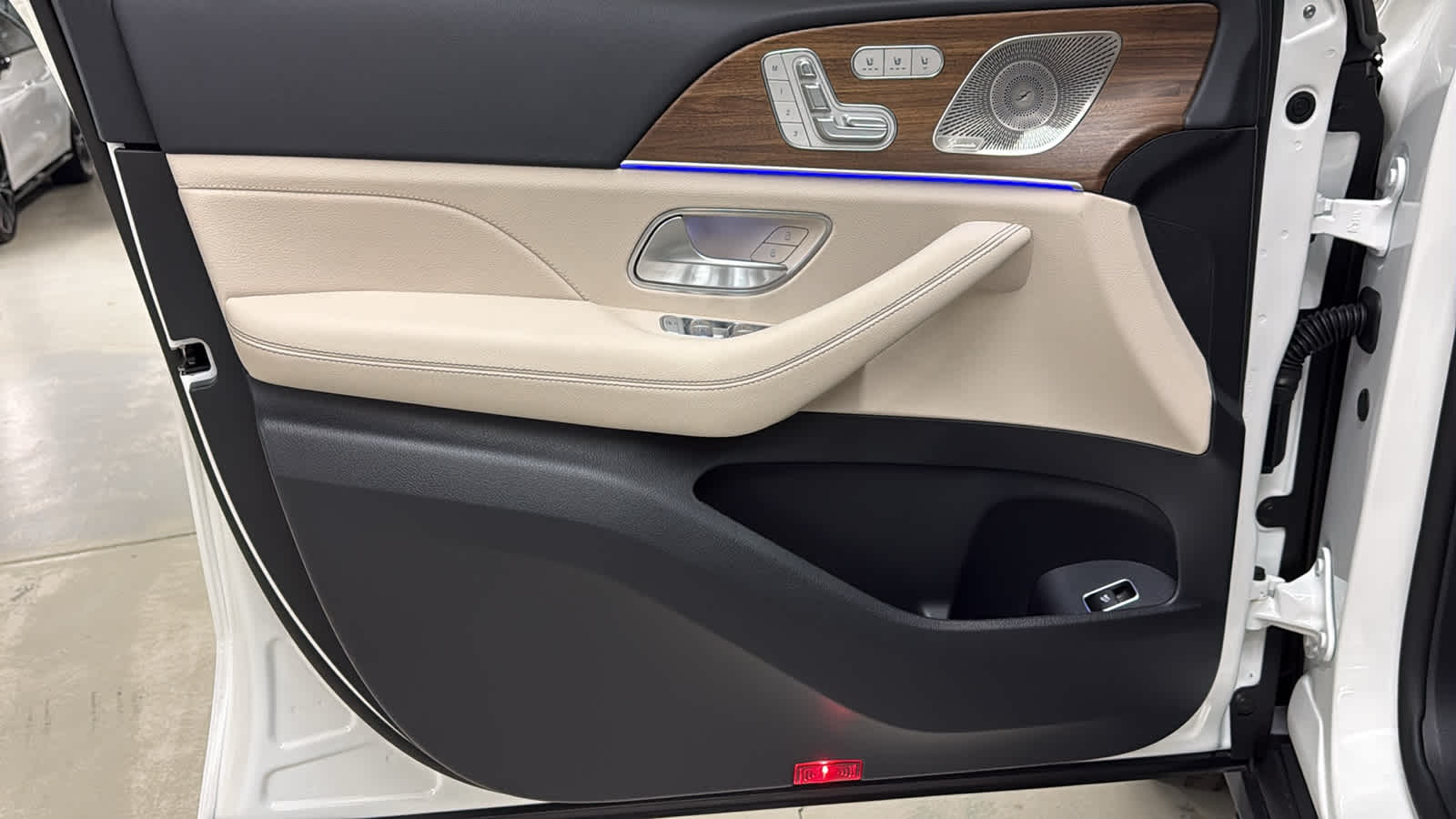 Thumbnail: 2026 Mercedes-Benz GLS - 15