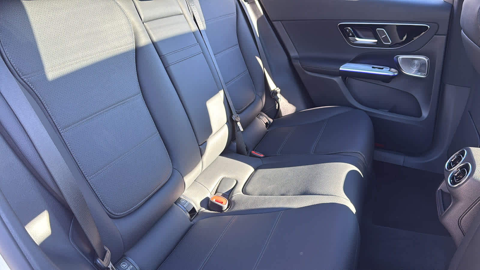 Thumbnail: 2026 Mercedes-Benz GLC - 34