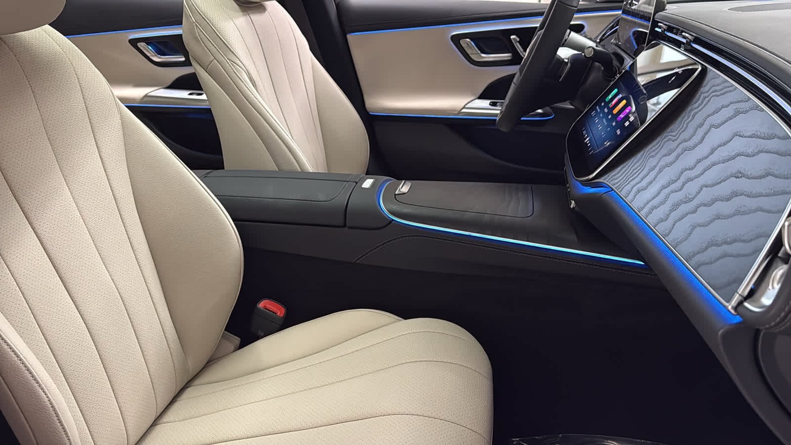 Thumbnail: 2026 Mercedes-Benz E-Class - 35