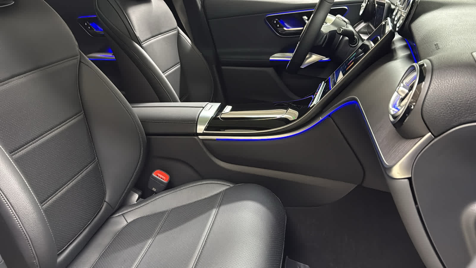 Thumbnail: 2026 Mercedes-Benz GLC - 36