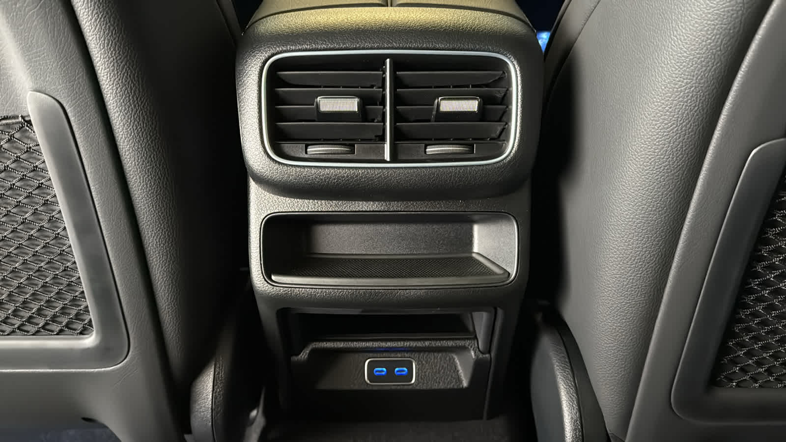 Thumbnail: 2026 Mercedes-Benz GLE - 30