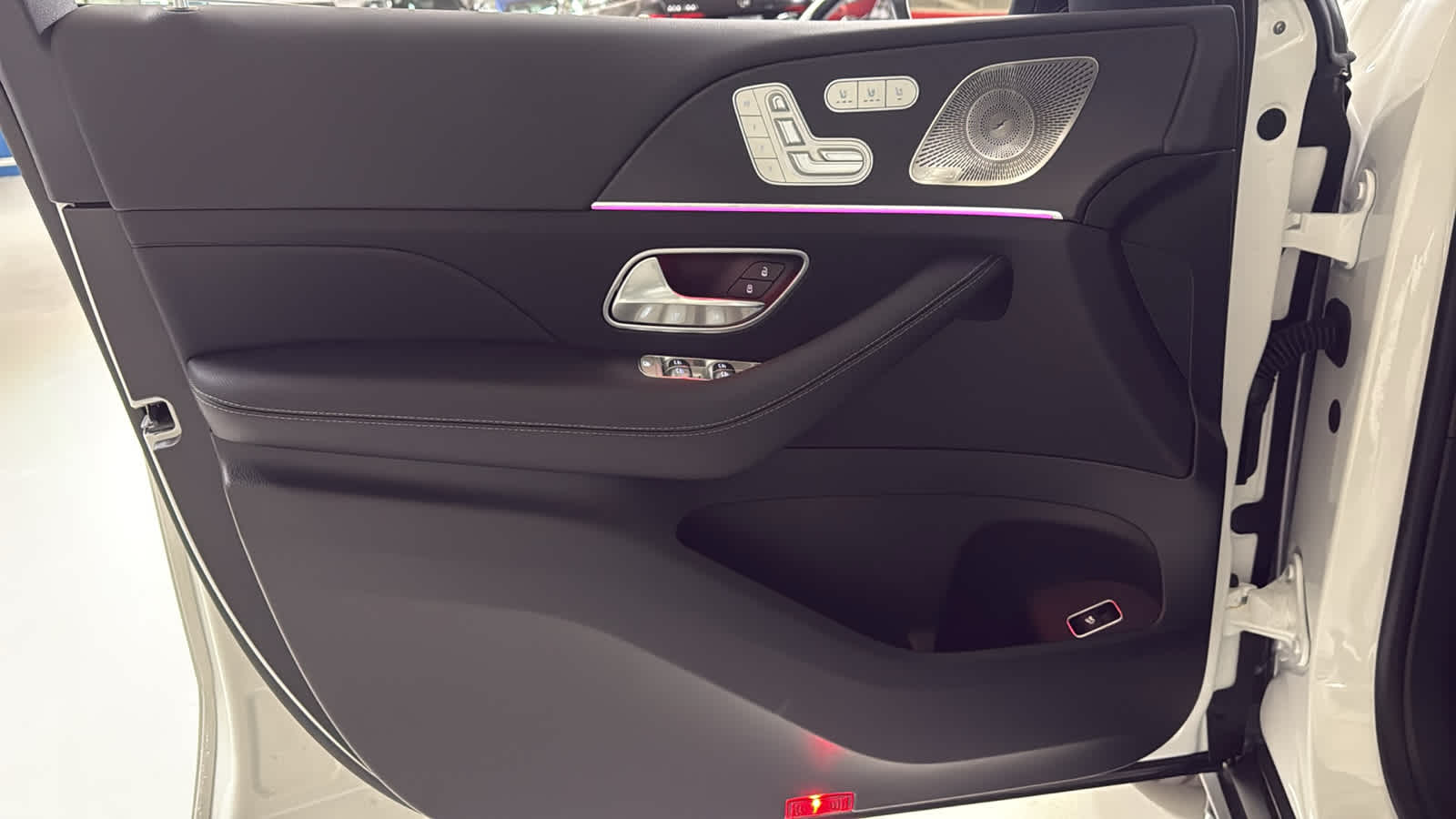 Thumbnail: 2025 Mercedes-Benz GLS - 16