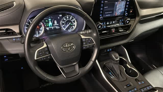 Thumbnail: 2022 Toyota Highlander - 24