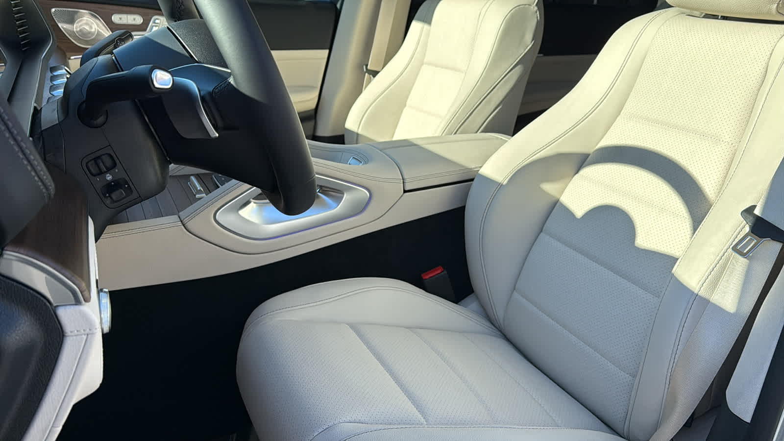 Thumbnail: 2026 Mercedes-Benz GLE - 27