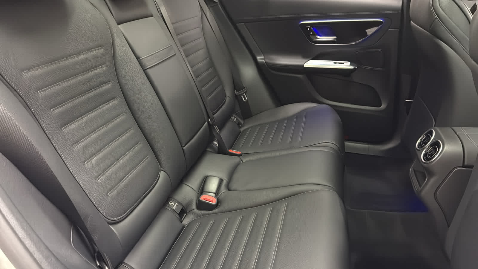 Thumbnail: 2026 Mercedes-Benz GLC - 35